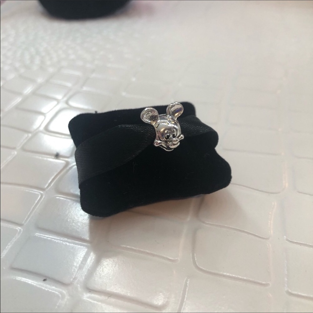 Autentic pandora Mickey Mouse new 😊🚨🚨🚨🙀🙀🙀